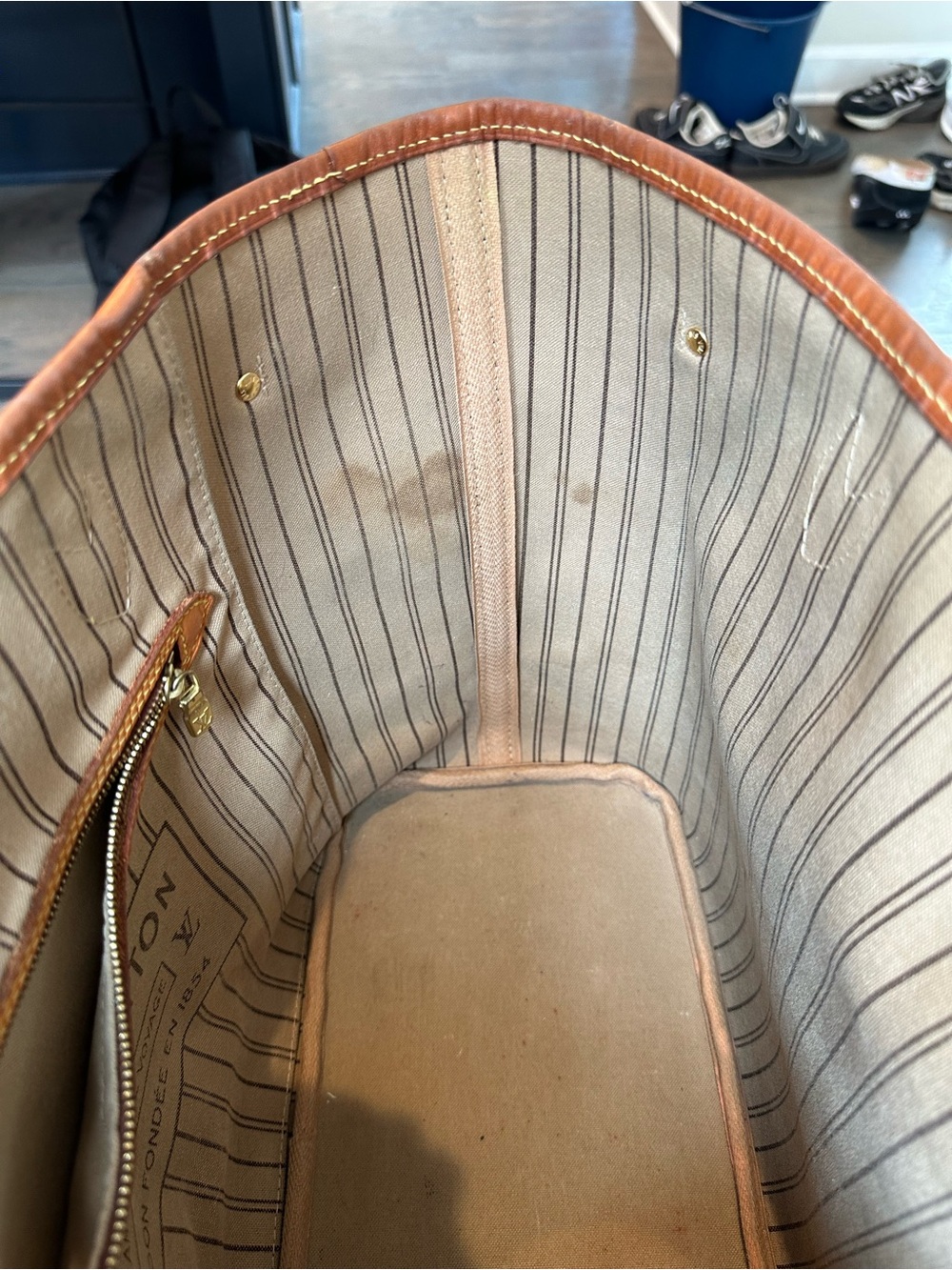 Louis Vuitton Monogram Canvas Tote in Brown with Tan Trim - Picture 11 of 16